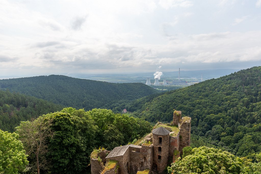 Hasištejn a elektrárna Prunéřov