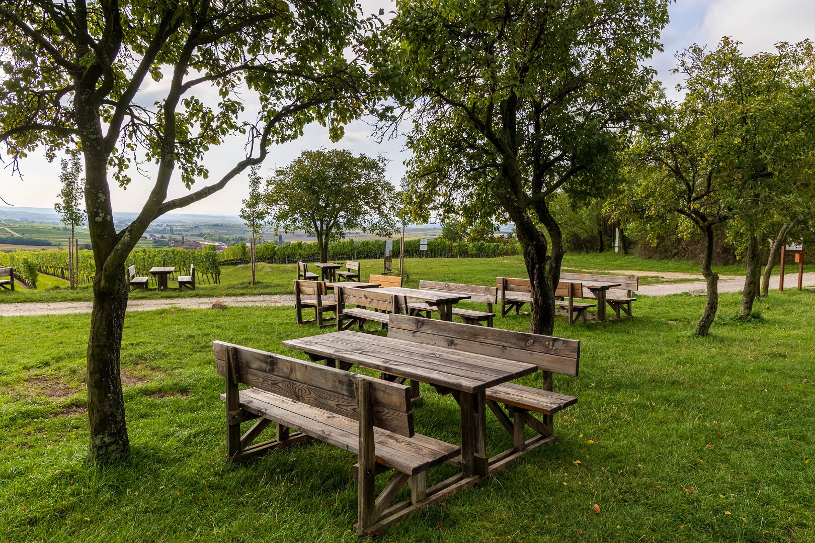 Posezení u kapličky